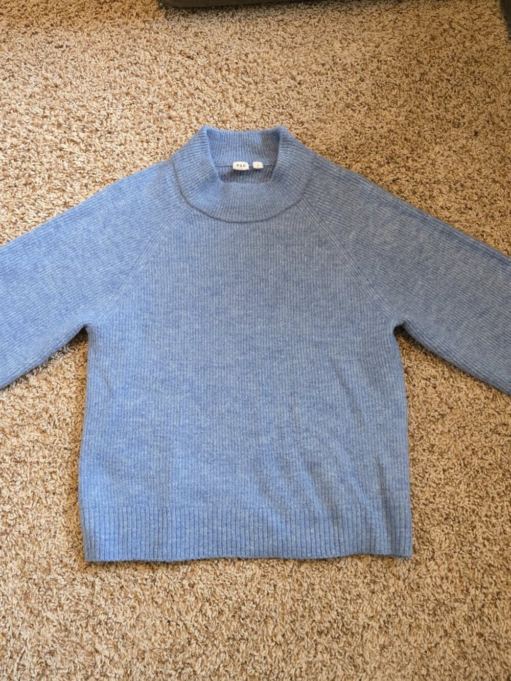 GAP light blue sweater
